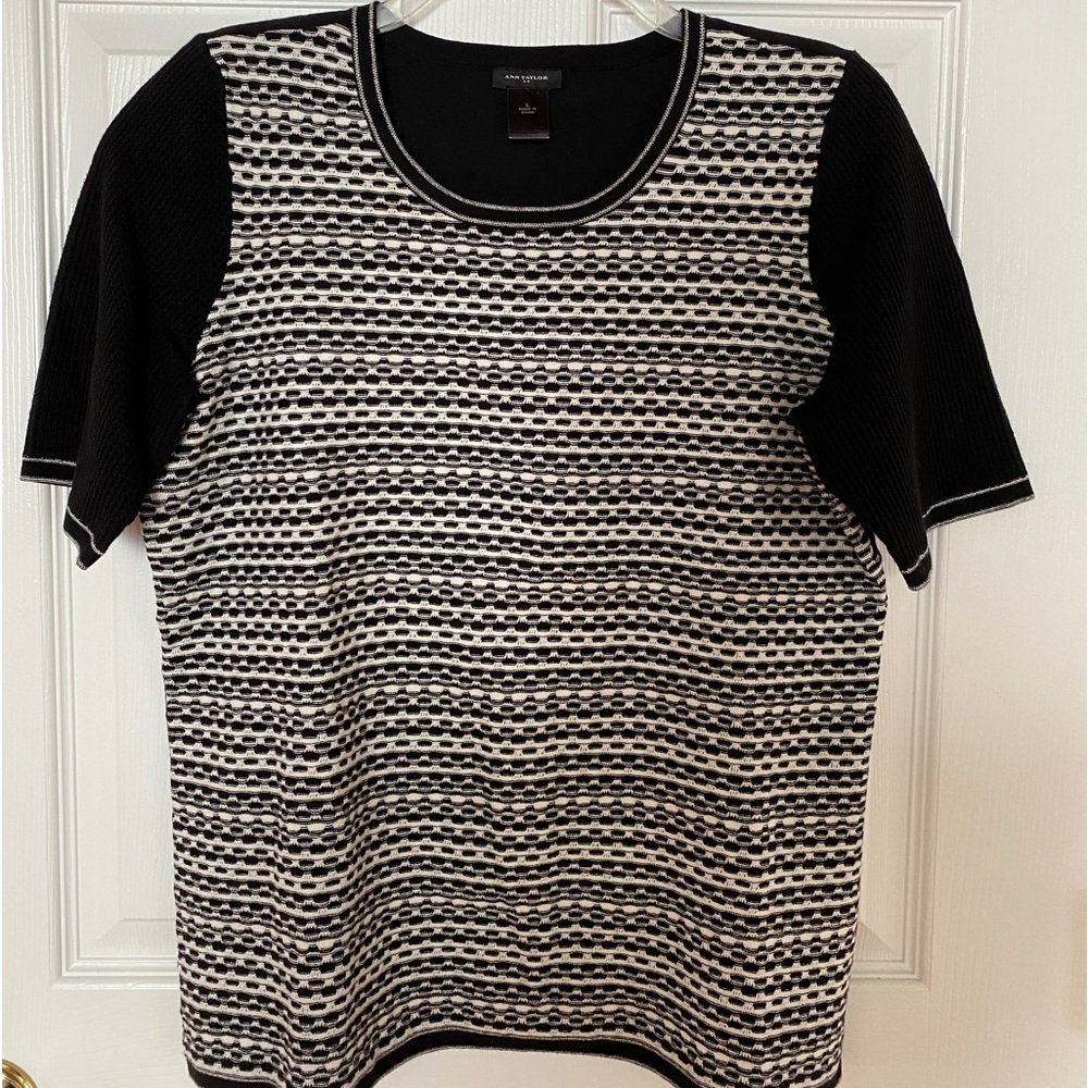 Ann Taylor Short Sleeve Sweater Sz L